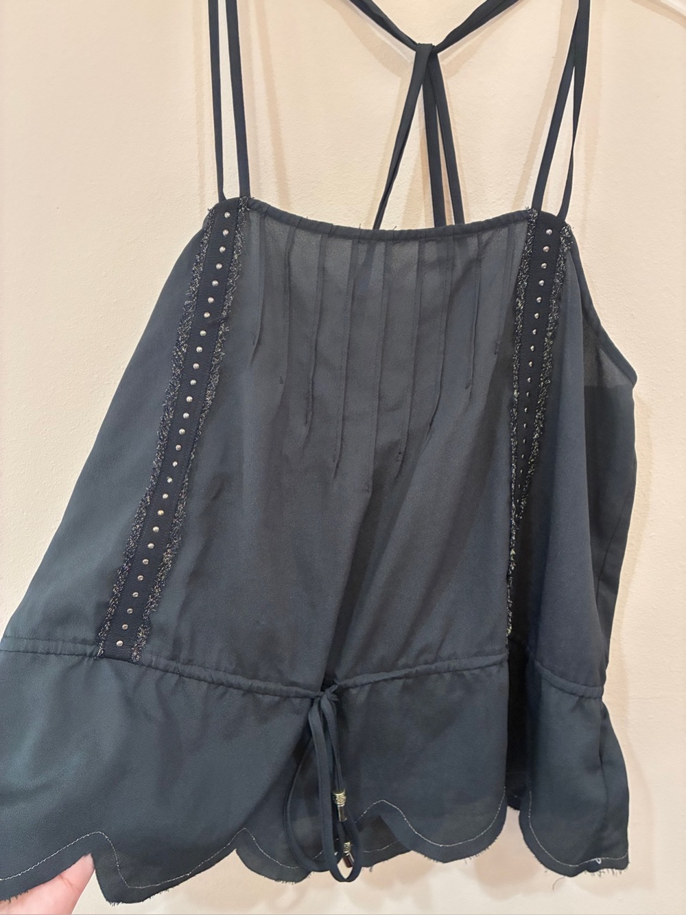 Black Scalloped Hem Spaghetti-Strap‎ Camisole